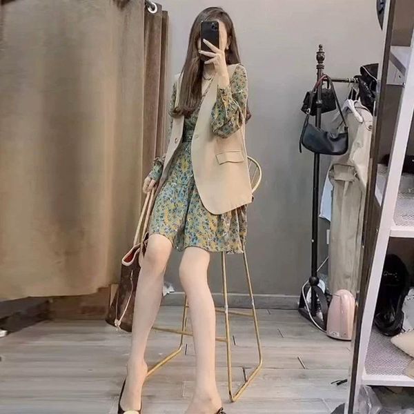2701# french fried street style long sleeve floral dress women's spring autumn vest two piece set pants, White
2701# french fried street style long sleeve floral dress women's spring autumn vest two piece set pants, White