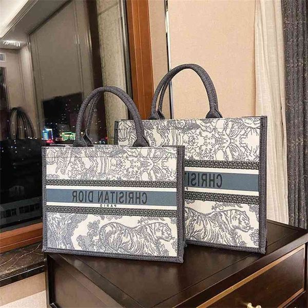 handbag2021 korean fashion versatile animal embroidery shopping large capacity portable one shoulder bag for female studentsgg bag
handbag2021 korean fashion versatile animal embroidery shopping large capacity portable one shoulder bag for female studentsgg bag