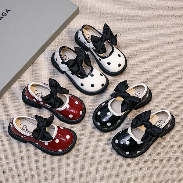 flat shoes little girls leather autumn korean style princess for kids girl square spot black boots children fashion, Black;grey
flat shoes little girls leather autumn korean style princess for kids girl square spot black boots children fashion, Black;grey