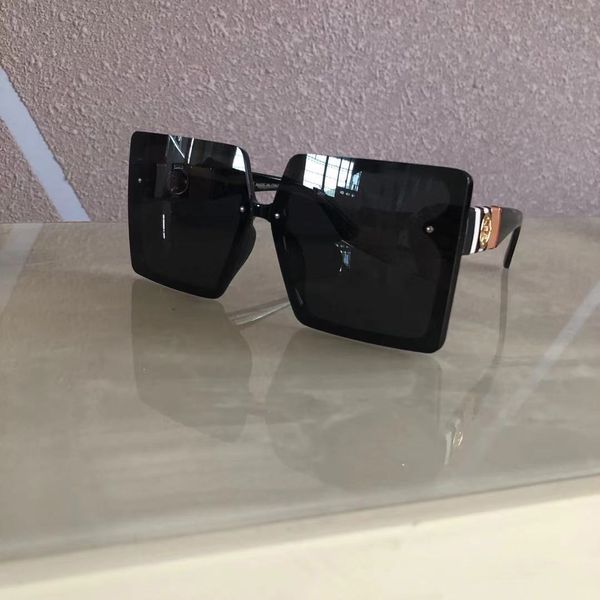2021 fashion designer sunglasses brand polarized lens sun glasses eyewear for women eyeglasses metal frame, White;black
2021 fashion designer sunglasses brand polarized lens sun glasses eyewear for women eyeglasses metal frame, White;black