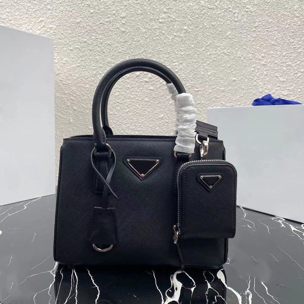 the latest style adopt imported high gloss cross bag grain cowhide 1ba296 graceful leather is particularly novel genuine 
the latest style adopt imported high gloss cross bag grain cowhide 1ba296 graceful leather is particularly novel genuine