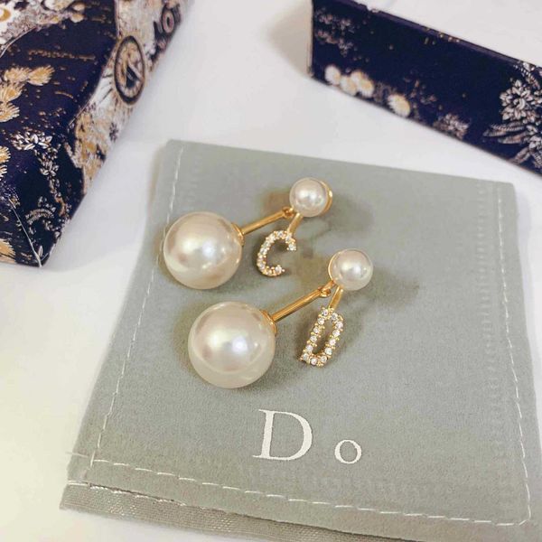 designer jewelry letter inlaid diamond asymmetric pearl cd925 silver needle female fairy earrings, Golden
designer jewelry letter inlaid diamond asymmetric pearl cd925 silver needle female fairy earrings, Golden