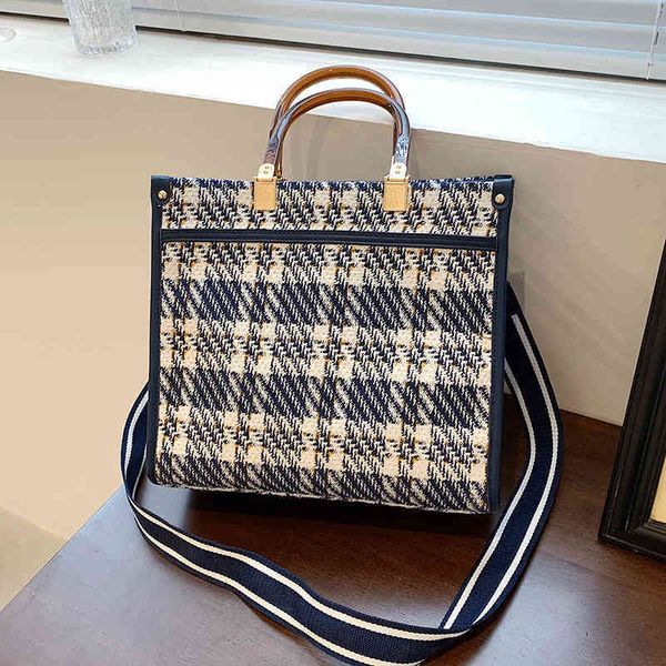 factory direct sale 75% off 2021 new high-capacity plaid women's personalized woolen bags
factory direct sale 75% off 2021 new high-capacity plaid women's personalized woolen bags