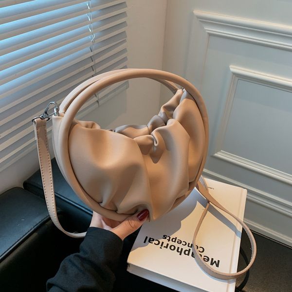fashion semi-circular moon i fold 2021 new portable small round women's bag popular single shoulder messenger bag
fashion semi-circular moon i fold 2021 new portable small round women's bag popular single shoulder messenger bag