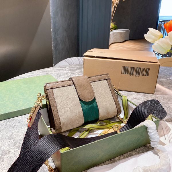 women men shoulder bag contrast color letter buckle rhombus printing good quality handbag two stripes casual style designers bag
women men shoulder bag contrast color letter buckle rhombus printing good quality handbag two stripes casual style designers bag