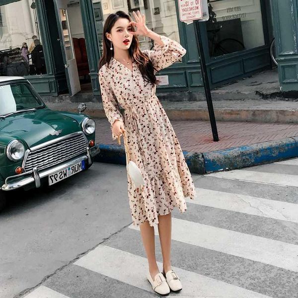casual dresses vintage v-neck floral print chiffon dress women spring high elastic waist a-line female midi vestidos 2021 quality, Black;gray
casual dresses vintage v-neck floral print chiffon dress women spring high elastic waist a-line female midi vestidos 2021 quality, Black;gray