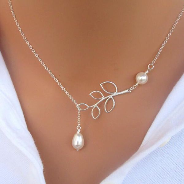 pendant necklaces ladies pearl necklace alloy hollow plant pattern jewelry for women fashion short clavicle chain 21906, Silver
pendant necklaces ladies pearl necklace alloy hollow plant pattern jewelry for women fashion short clavicle chain 21906, Silver