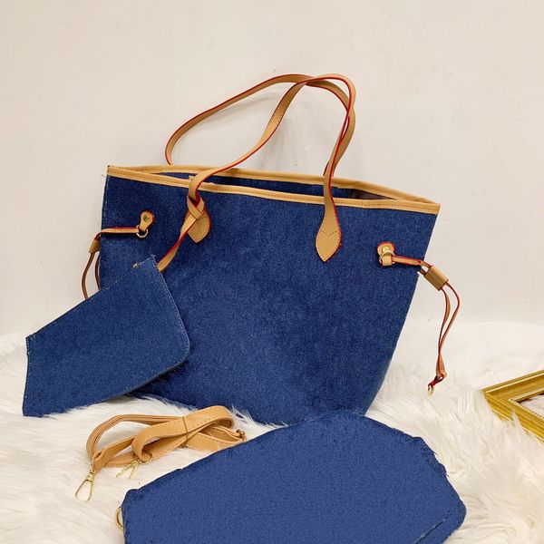 shoulder bag luxury designer women's three-piece letter flower hand-held messenger bag mobile phone wallet fashion simple and fresh sup
shoulder bag luxury designer women's three-piece letter flower hand-held messenger bag mobile phone wallet fashion simple and fresh sup