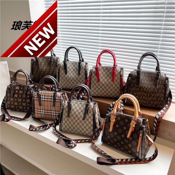 new old flower hand 2022 same women's live broadcast single shoulder diagonal cross high-grade bag
new old flower hand 2022 same women's live broadcast single shoulder diagonal cross high-grade bag