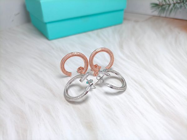 s925 backs sterling silver zircon t shape earrings, classic fashion, jewelry, original 1:1, birthday gift
s925 backs sterling silver zircon t shape earrings, classic fashion, jewelry, original 1:1, birthday gift
