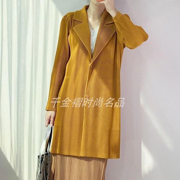 women's suits & blazers 2021 autumn thick blazer women miyake fold fashion solid color long-sleeved slim slimming mid-length windbreake, White;black
women's suits & blazers 2021 autumn thick blazer women miyake fold fashion solid color long-sleeved slim slimming mid-length windbreake, White;black