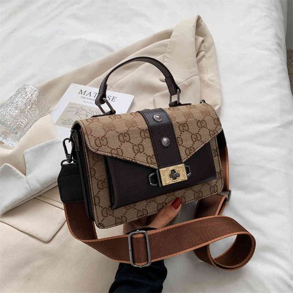 2022 designer s this year's popular bag messenger women's new trendy broadband small square bag in autumn and winter
2022 designer s this year's popular bag messenger women's new trendy broadband small square bag in autumn and winter