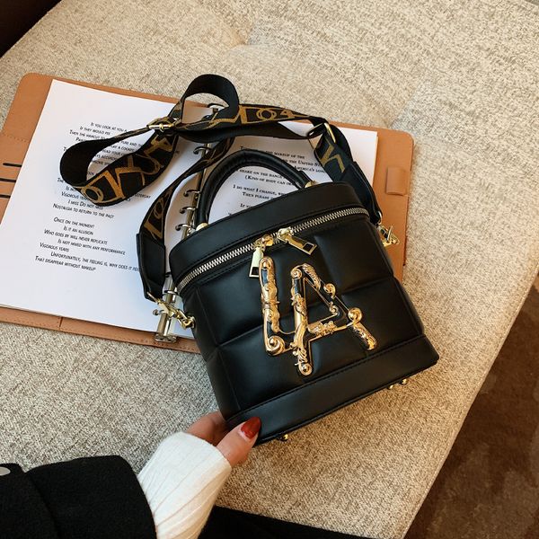 2021 new arrival fashion bucket shoulder bag women handle pu material metal logo elegant casual trend chains high-capacity
2021 new arrival fashion bucket shoulder bag women handle pu material metal logo elegant casual trend chains high-capacity