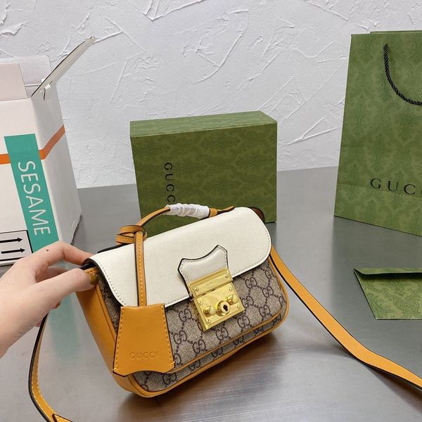 women's bag 2021 new high-end feeling slant back student party temperament versatile printed small square bag retro harbour style super
women's bag 2021 new high-end feeling slant back student party temperament versatile printed small square bag retro harbour style super