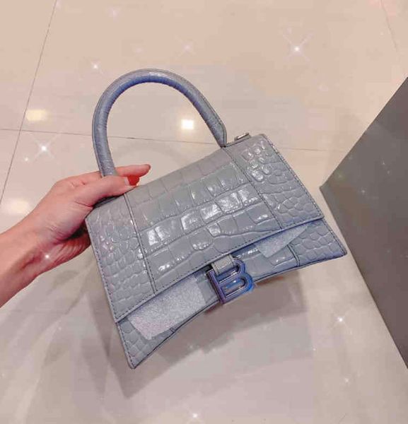 hourglassoo italy designer luxury women's new b letter bag leather crocodile single shoulder b-button
hourglassoo italy designer luxury women's new b letter bag leather crocodile single shoulder b-button