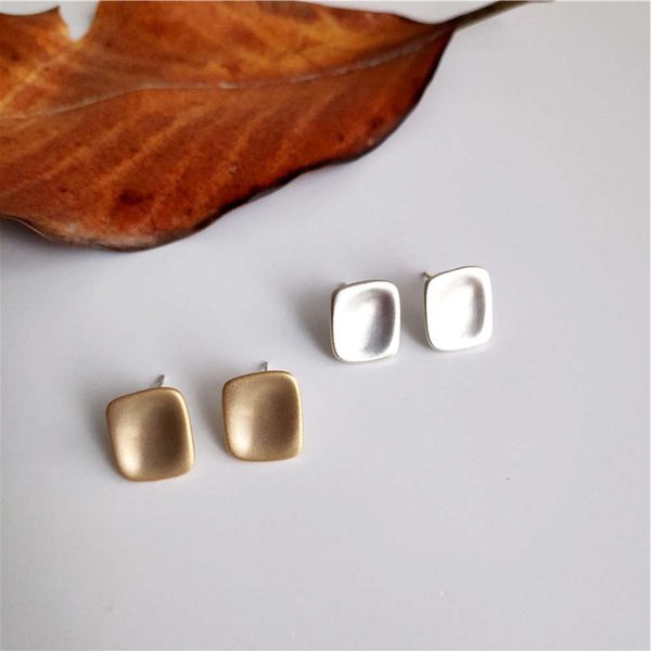 south korea dongdamen new square button fashion metal striking curved surface simple wind earrings, Black
south korea dongdamen new square button fashion metal striking curved surface simple wind earrings, Black