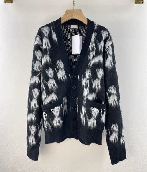 2022 women spring autumn sweater mohair dog printing female outwear cardigans short soft cool knitted womens cardigans sweat saint, White;black
2022 women spring autumn sweater mohair dog printing female outwear cardigans short soft cool knitted womens cardigans sweat saint, White;black