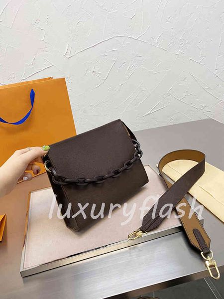 men clutch designers classic letter printing with thick chain trap luxurys color matching crossbody bags fashion chest bag women handbags
men clutch designers classic letter printing with thick chain trap luxurys color matching crossbody bags fashion chest bag women handbags