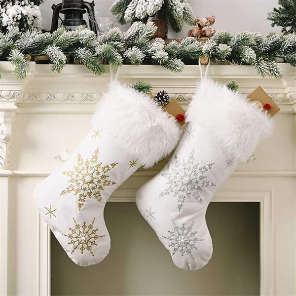 christmas decorations snowflakes pearl stockings ornaments white plush candy socks gift bags tree fireplace decoration1
christmas decorations snowflakes pearl stockings ornaments white plush candy socks gift bags tree fireplace decoration1