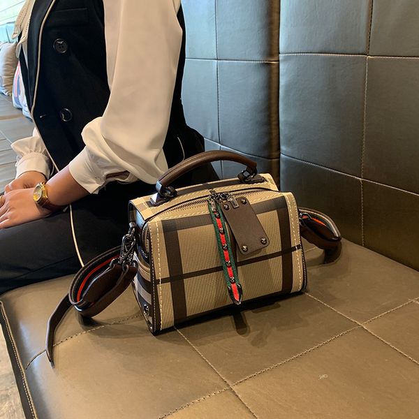 axillary package bag women's fashion trend in 2021 leather bag boston lattice one shoulder cross carry
axillary package bag women's fashion trend in 2021 leather bag boston lattice one shoulder cross carry