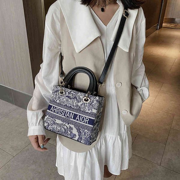 72% off bag women's s women's new fashion printing hand-held diana net red texture letter one shoulder messenger93i6
72% off bag women's s women's new fashion printing hand-held diana net red texture letter one shoulder messenger93i6