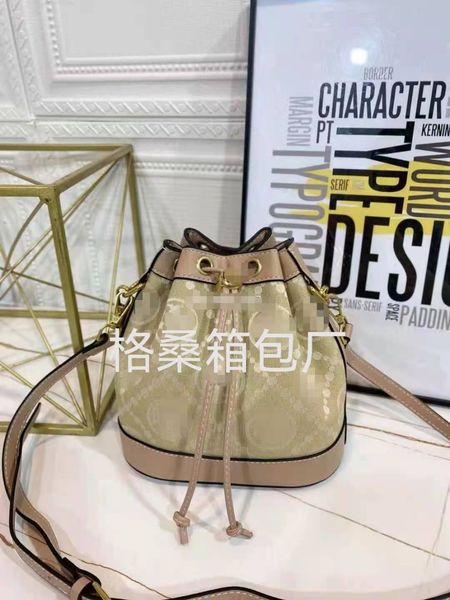 early women's simple wrapped quality single shoulder diagonal span inner wheat purse
early women's simple wrapped quality single shoulder diagonal span inner wheat purse
