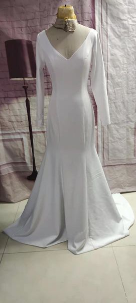 vintage stretchy long mermaid wedding dresses with sleeves ivory v-neck crepe buttons back sweep train bridal gown for women, White
vintage stretchy long mermaid wedding dresses with sleeves ivory v-neck crepe buttons back sweep train bridal gown for women, White