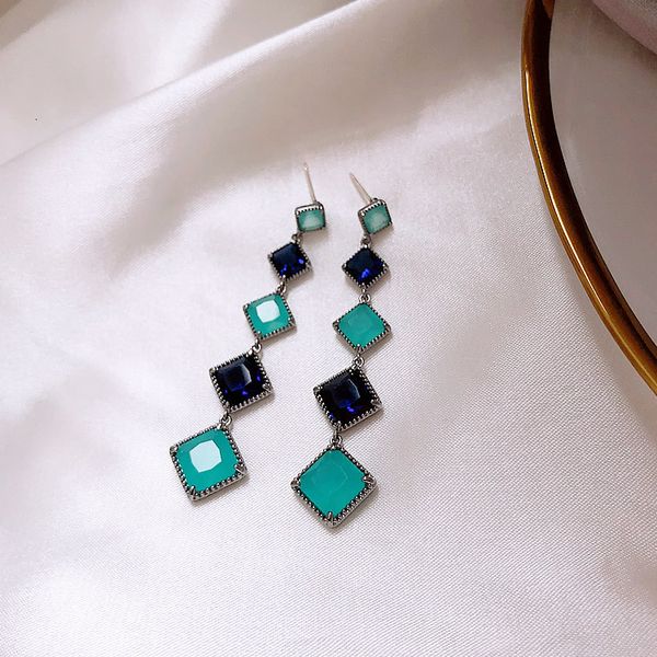 925 silver needle blue femininity french advanced earrings personality fashion earrings
925 silver needle blue femininity french advanced earrings personality fashion earrings