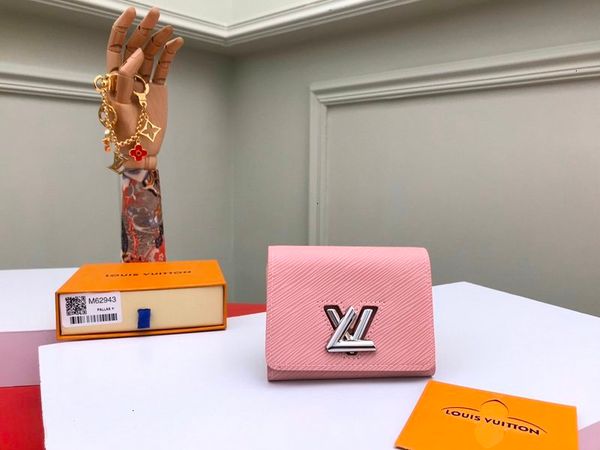 key leather wallets brand cases wallet pink designer compact long luxury chain wallet pouches m62943 card holders fashion purs short, Black;red
key leather wallets brand cases wallet pink designer compact long luxury chain wallet pouches m62943 card holders fashion purs short, Black;red