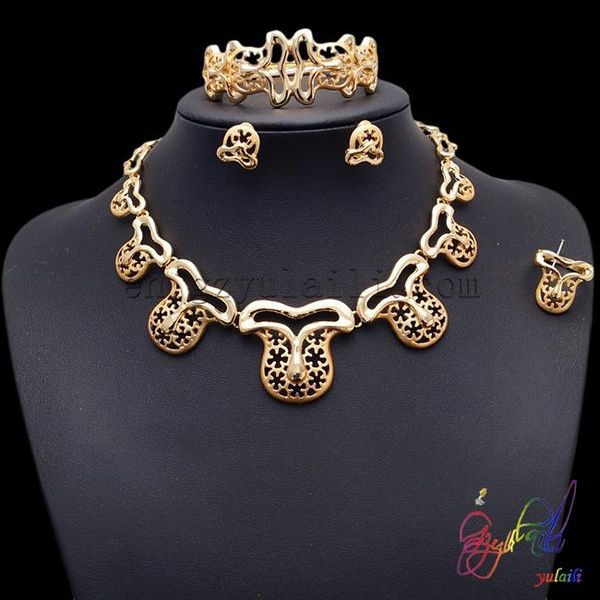 earrings & necklace 2021 turkish latest gold color rhinestone jewellery sets women party costume set, Silver
earrings & necklace 2021 turkish latest gold color rhinestone jewellery sets women party costume set, Silver