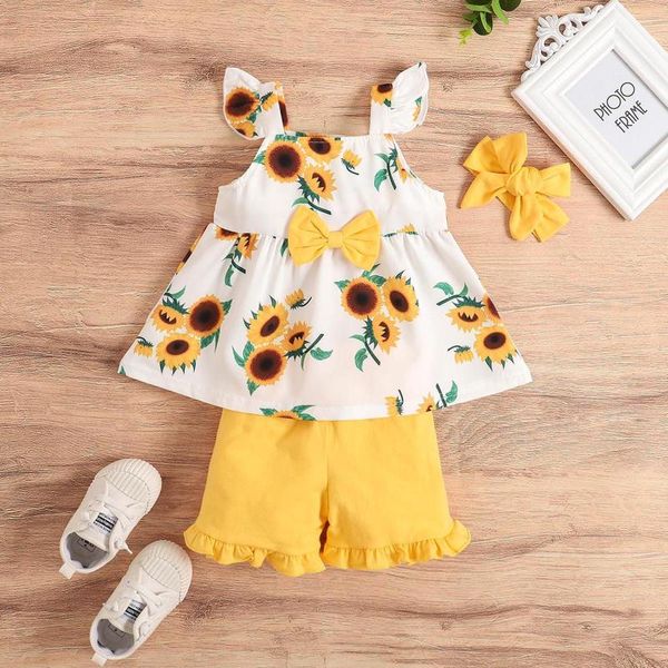 3pcs toddlers summer streetwear floral square-neck ruffle sleeves vest + frilled shorts hairband suit for girls 1-4 years clothing sets, White
3pcs toddlers summer streetwear floral square-neck ruffle sleeves vest + frilled shorts hairband suit for girls 1-4 years clothing sets, White
