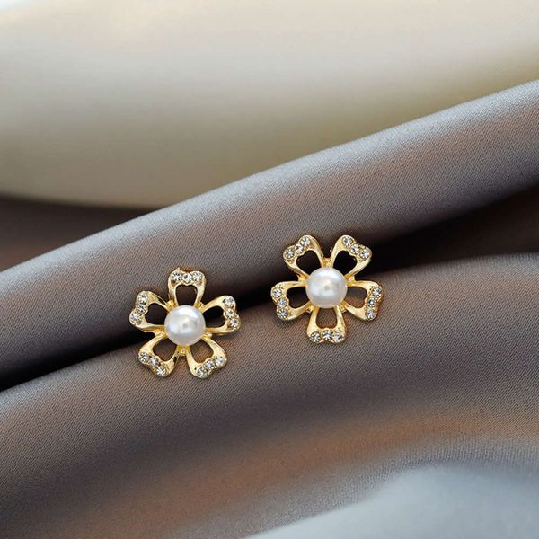 japanese korean version of new women's sweet and delicate flower flash diamond earrings for students, Black
japanese korean version of new women's sweet and delicate flower flash diamond earrings for students, Black