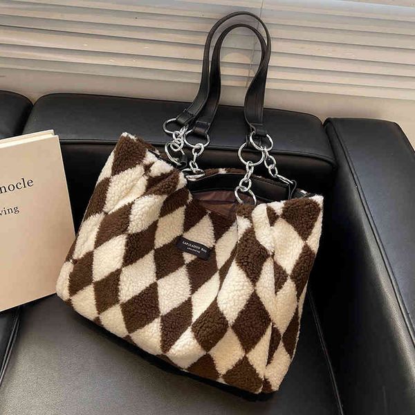 plush bag female 2022 new high-end sense of autumn and winter furry large capacity shoulder western style tote
plush bag female 2022 new high-end sense of autumn and winter furry large capacity shoulder western style tote