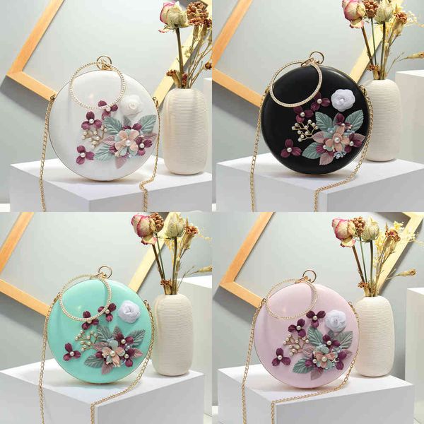 women's mirror water moon small round cake type flower pearl bag clip chain one shoulder slant, Black;red
women's mirror water moon small round cake type flower pearl bag clip chain one shoulder slant, Black;red