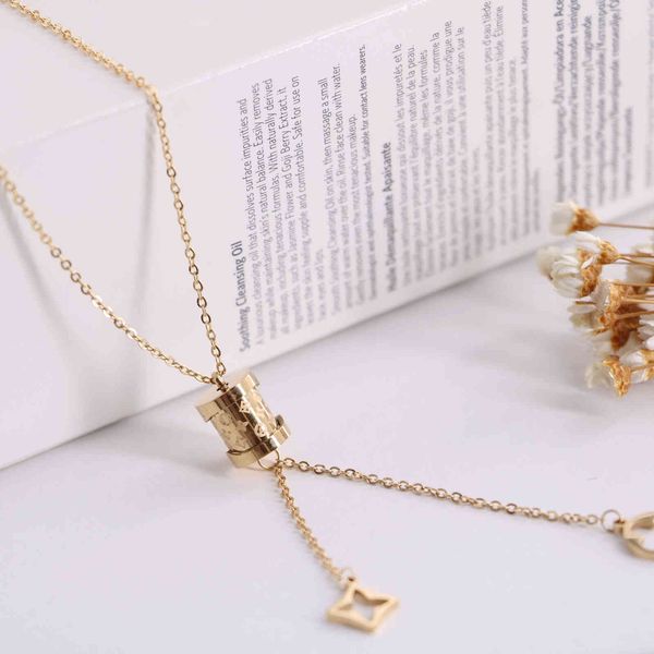 2021 new jewelry decorative titanium steel printed wild waist tassel small hollow flower pendant classic design fashion ol style, Silver
2021 new jewelry decorative titanium steel printed wild waist tassel small hollow flower pendant classic design fashion ol style, Silver
