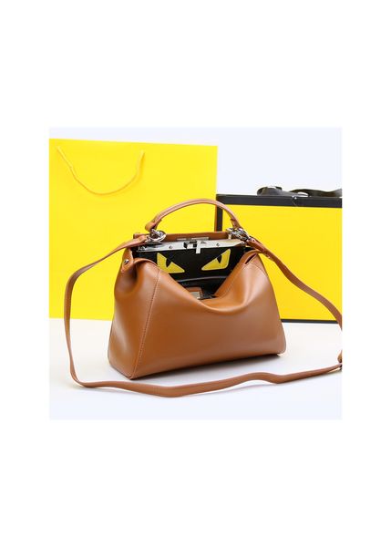 autumn winter women new shoulder bags genuine leather crossbody bag brand fashion totes brown style pouch famous designer bag, Black;red
autumn winter women new shoulder bags genuine leather crossbody bag brand fashion totes brown style pouch famous designer bag, Black;red
