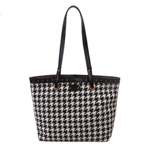 autumn and winter large capacity bag women's 2021 fashion thousand bird lattice portable tote leisure fabric shoulder
autumn and winter large capacity bag women's 2021 fashion thousand bird lattice portable tote leisure fabric shoulder