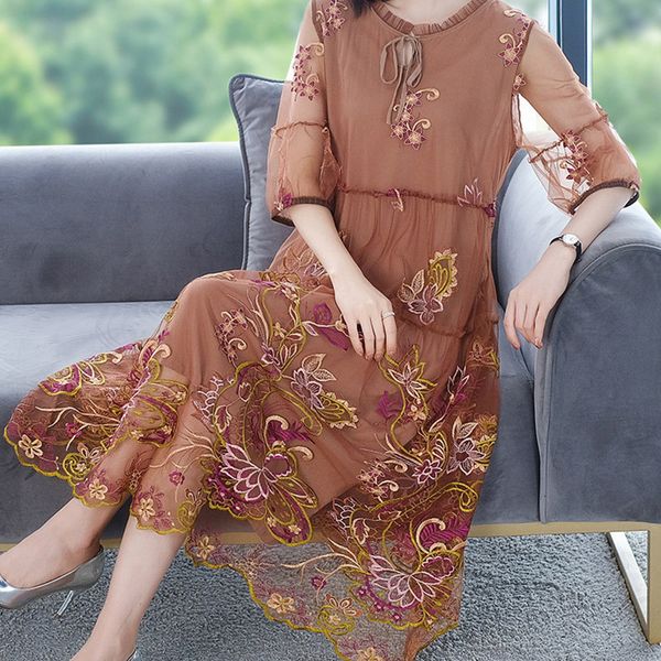 Women's dress 2021 spring embroidered fashion is thin and western high-end temperament mid-length dressed large, Black;gray
Women's dress 2021 spring embroidered fashion is thin and western high-end temperament mid-length dressed large, Black;gray