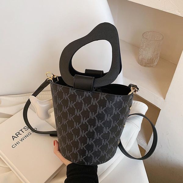 evening bags letter printing women's shoulder bag designer bucket brand handbag pu leather crossbody female casual totes and purses
evening bags letter printing women's shoulder bag designer bucket brand handbag pu leather crossbody female casual totes and purses