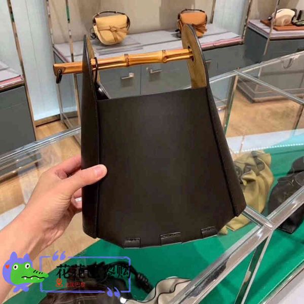 bag holderloewe / luo yiwei women's bamboo bucket one shoulder slant span wooden handle handbaghandbag hook
bag holderloewe / luo yiwei women's bamboo bucket one shoulder slant span wooden handle handbaghandbag hook