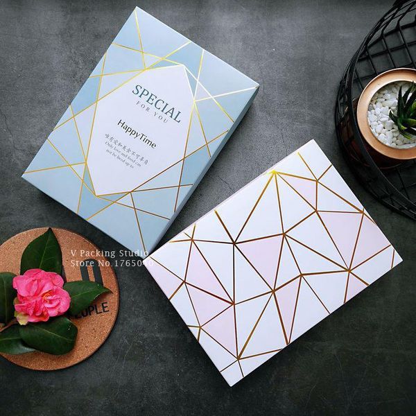 gift wrap 22*15*5cm samping cake box dessert macarons boxes pastry packaging boxes100 pieces/lot
gift wrap 22*15*5cm samping cake box dessert macarons boxes pastry packaging boxes100 pieces/lot