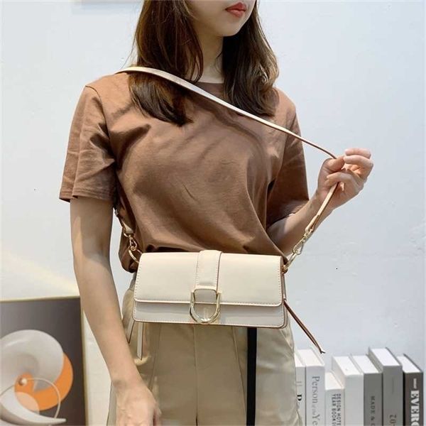 underarm simple western style horseshoe button club women's one shoulder messenger bag women purse
underarm simple western style horseshoe button club women's one shoulder messenger bag women purse
