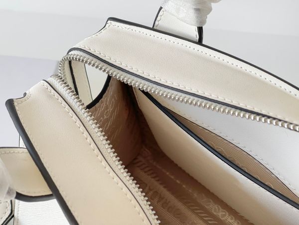saffiano leather woman handbag female shoulder bag fashion large capacity trend plain 2021 luxurys bags special designers
saffiano leather woman handbag female shoulder bag fashion large capacity trend plain 2021 luxurys bags special designers