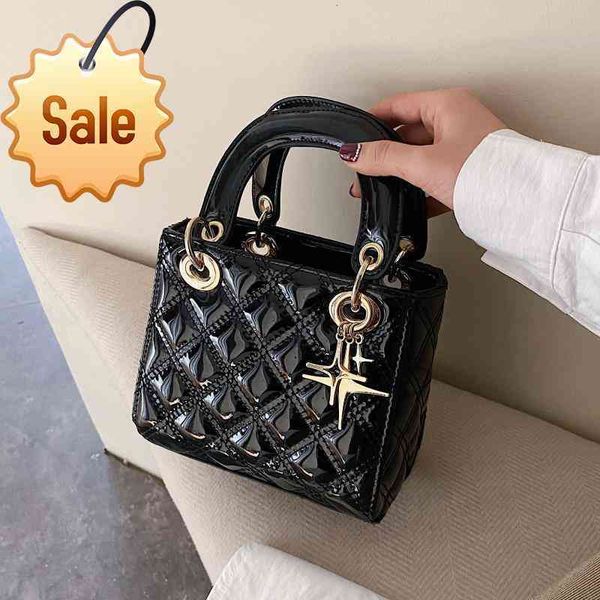 net red fashion lingge patent leather small bag women's 2021 fashion versatile portable messenger bag ins fashion diana bag
net red fashion lingge patent leather small bag women's 2021 fashion versatile portable messenger bag ins fashion diana bag