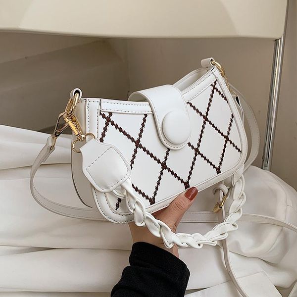 evening bags niche design bag women 2021 fashion messenger shoulder square underarm dual-use width: 23cm
evening bags niche design bag women 2021 fashion messenger shoulder square underarm dual-use width: 23cm