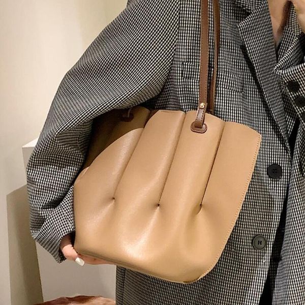 evening bags large capacity tote bucket bag armpit 2021 winter high-quality pu leather women's designer handbag vintage shoulder
evening bags large capacity tote bucket bag armpit 2021 winter high-quality pu leather women's designer handbag vintage shoulder