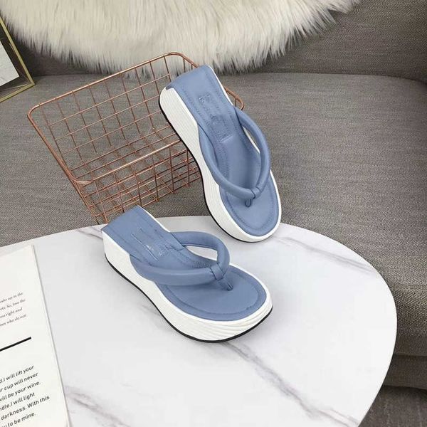 2021 latest womens slippers thick soled leather pu flip flop soft and comfortable solid special style size 35-40, Black
2021 latest womens slippers thick soled leather pu flip flop soft and comfortable solid special style size 35-40, Black