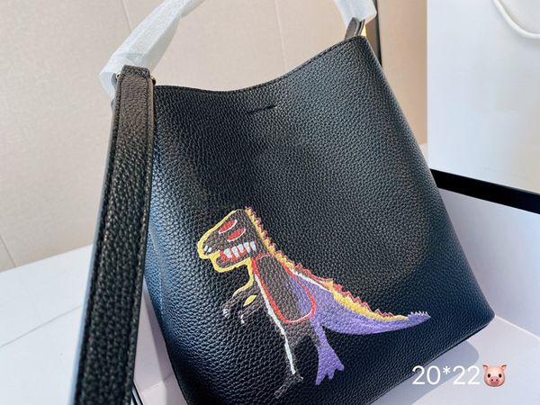 women shoulder bags c&b little dinosaur 2021 autumn new high-quality solid leather fashion ladies tote bag classic handbags shopping-bags
women shoulder bags c&b little dinosaur 2021 autumn new high-quality solid leather fashion ladies tote bag classic handbags shopping-bags