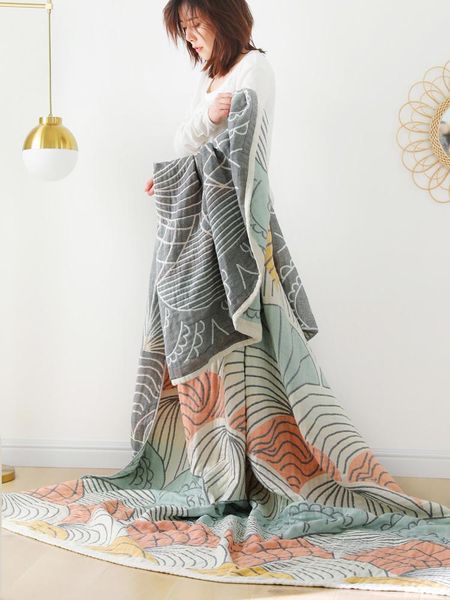 gauze towels are five-layer siesta blankets summer breathable office lunch break single blanket double household
gauze towels are five-layer siesta blankets summer breathable office lunch break single blanket double household