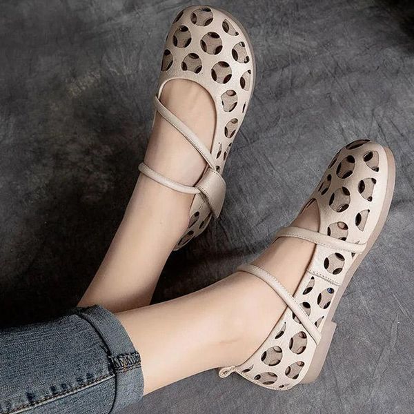 spring and summer leather retro toe cap sandals women's flat-bottomed hollow literary artistic all-match, Black
spring and summer leather retro toe cap sandals women's flat-bottomed hollow literary artistic all-match, Black